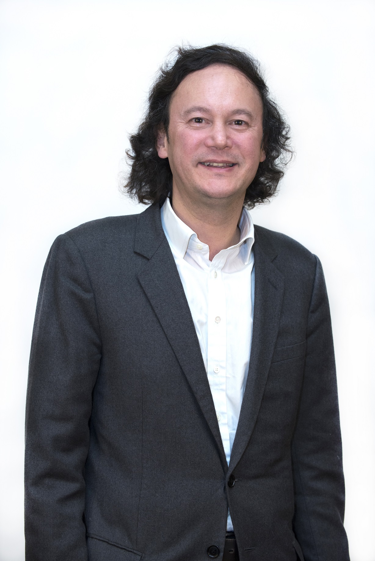 French labour law - Employee Spouse (statut conjoint salarié) – How to Benefit from Employee Spouse Status (Article L. 121-4 of the French Commercial Code) ?