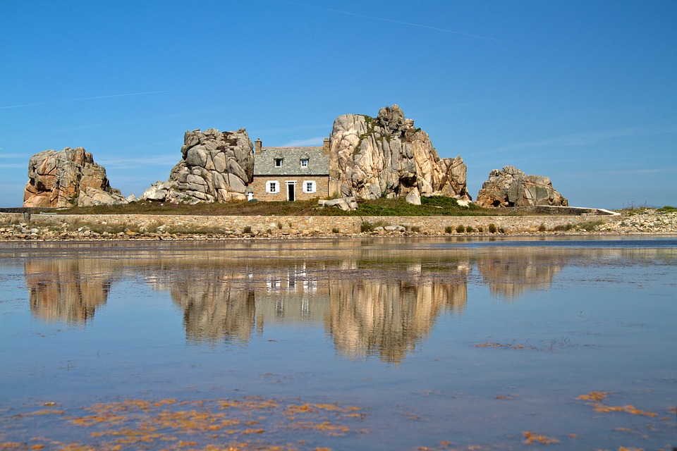 La Bretagne, ça vous gagne : la légalité des permis de construire à l’épreuve de la notion de continuité de l’urbanisation existante