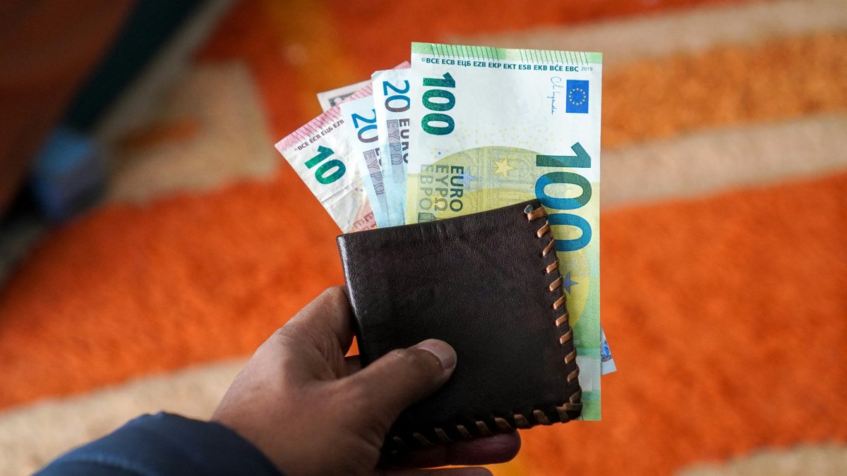 Avocat pour bloquer une saisie-attribution bancaire : Comment contester efficacement et récupérer votre argent