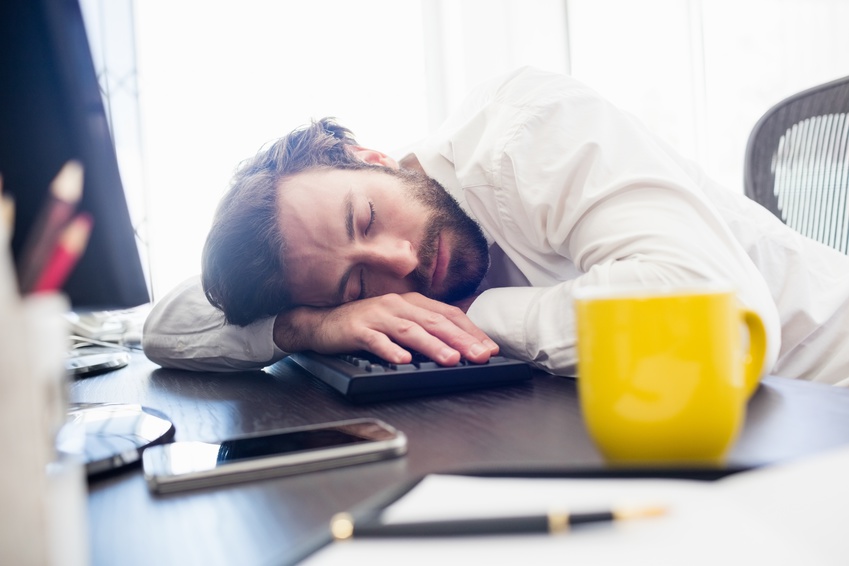 S’endormir au travail n’est pas automatiquement considéré comme une faute grave