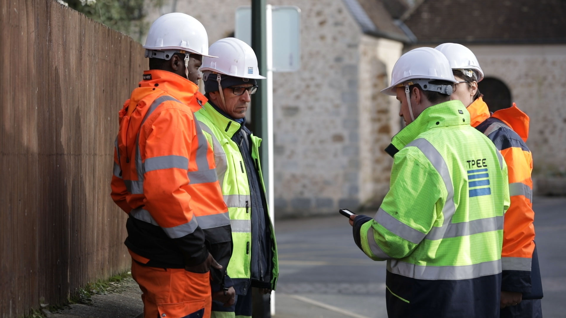 Nouveaux travaux sur une construction inachevée : il faut demander un permis de construire portant sur l'ensemble du bâtiment