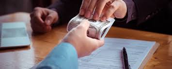 Quels sont les tarifs moyens des avocats pour des dossiers d’escroquerie en cryptomonnaies ?