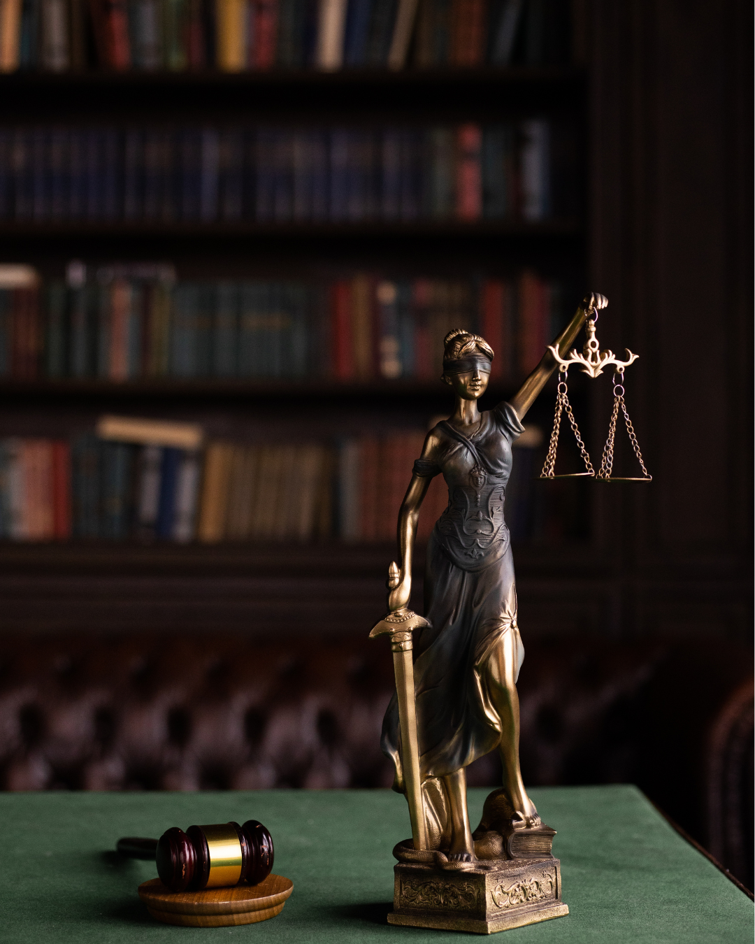 Arnaques financières : pourquoi les escrocs ciblent-ils les particuliers ? Comprendre la manipulation psychologique