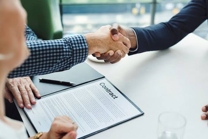 Devenir franchisé : ce qu’il faut vérifier avant de signer