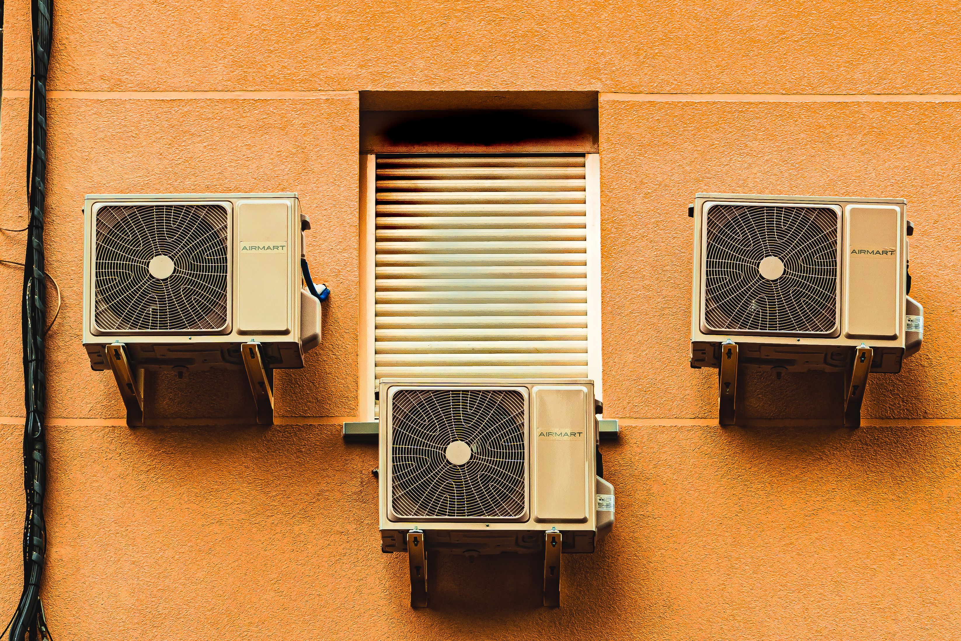 Installer une climatisation en ville : analyse des recours contre des refus d’autorisations d’urbanisme