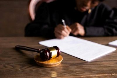 L’autorité relative de la chose jugée comme obstacle à la caducité d’un contrat