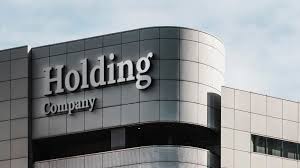 Holding pure étrangère et siège de direction : quelle frontière entre un actionnaire diligent et un dirigeant de fait ?