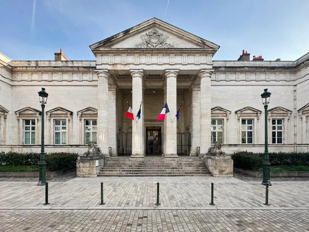 Restitution d’un véhicule placé sous scellés depuis 4 ans : audience devant la Cour d’appel d’Orléans