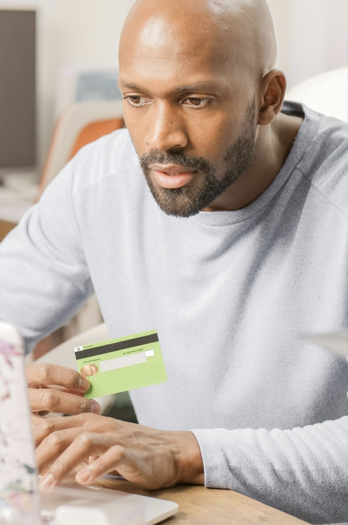  Exclusif sur le Village de la Justice Spoofing bancaire : la remise des cartes bancaires au fraudeur n’exclut pas nécessairement le droit au remboursement.
